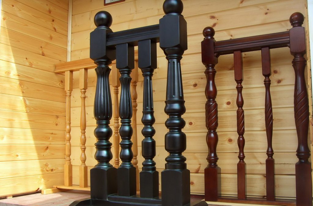 Варианты деревянных перил для лестницы
