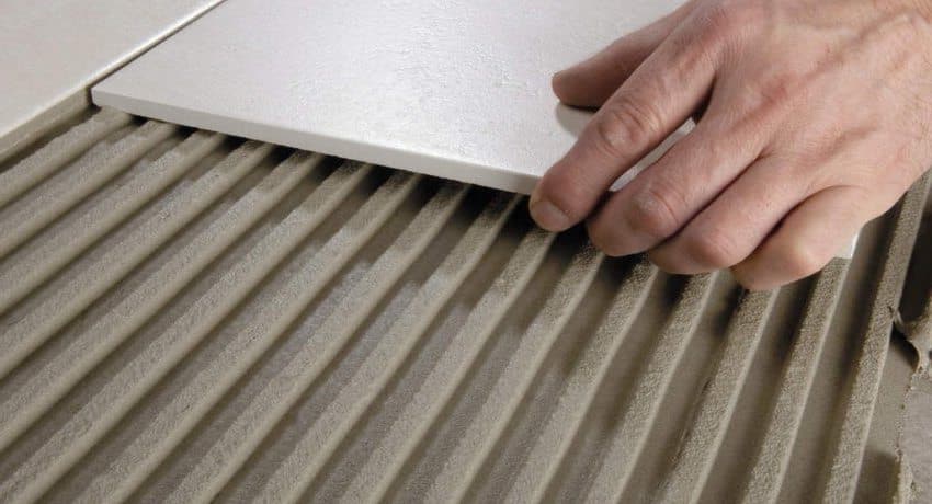 Для бетонного основания под плитку должен использоваться клей на основе цемента