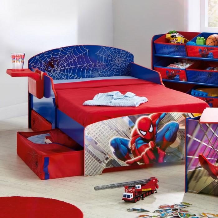 кровать с человеком-пауком