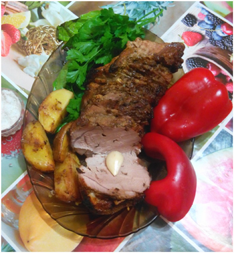 Мясо и картофель, приготовленные в тандыре