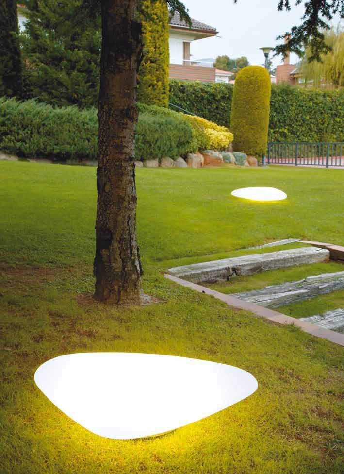 Садовые светильники выполненные в форме камня