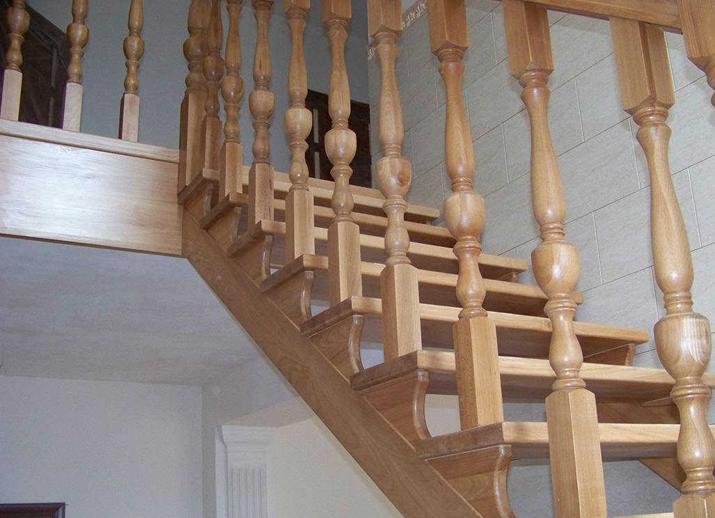 Благодаря правильно подобранной тетиве можно существенно улучшить эстетические качества лестницы 