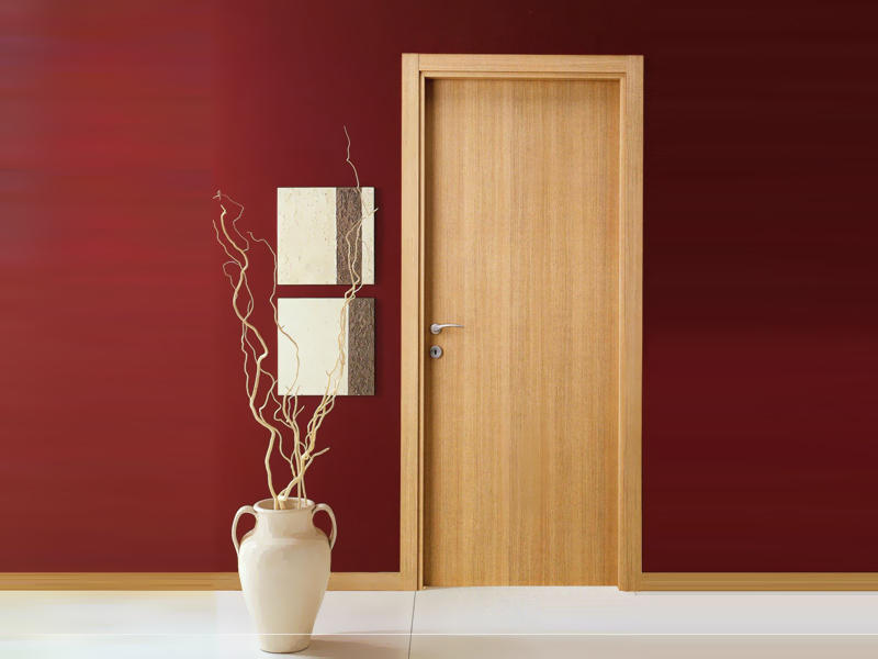 Подбирая шпонированные двери, следует учитывать не только их внешний вид, но и интерьер того помещения, где они будут устанавливаться 