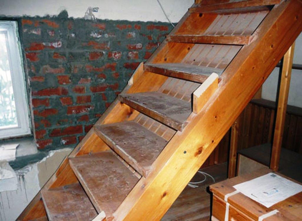 Наиболее популярными являются маршевые деревянные лестницы, которые ведут в подвал