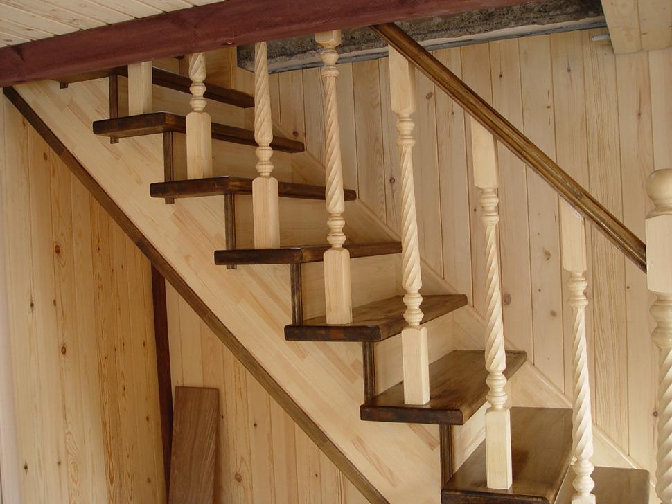 Сделать лестницу надежной и прочной можно, если правильно установить несущие конструкции 