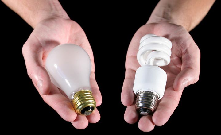 Замена лампы накаливания на энергосберегающую