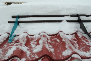 Фото: Снегозадержатель для металлочерепицы