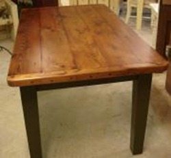 Самый обычный деревянный стол
